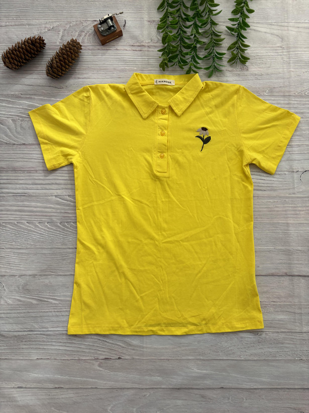 تیشرت زنانه یقه دار سه دکمه گلدوزی