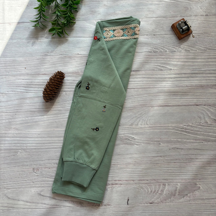 دورس زنانه آستین بلند گلدوزی با سرشانه گیپور جنس نخ و پنبه فری سایز 36 تا 44