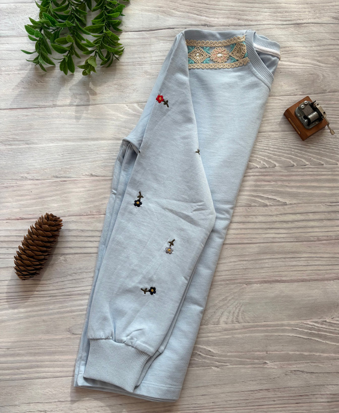 دورس زنانه آستین بلند گلدوزی با سرشانه گیپور جنس نخ و پنبه فری سایز 36 تا 44