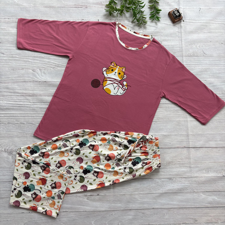 ست تیشرت شلوار زنانه پنبهای آستین سهربع طرح گربه بازیگوش