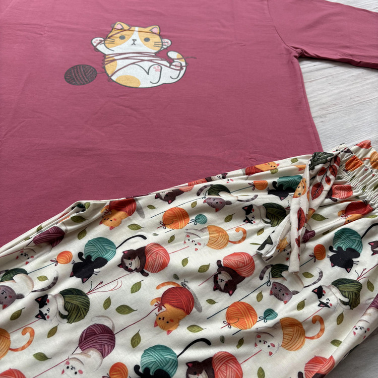 ست تیشرت شلوار زنانه پنبهای آستین سهربع طرح گربه بازیگوش