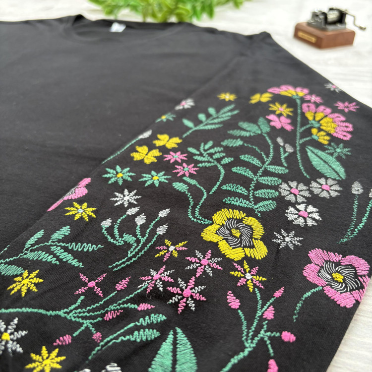 بلوز زنانه آستین بلند پفکی چاپی جنس نخ و پنبه مشکی